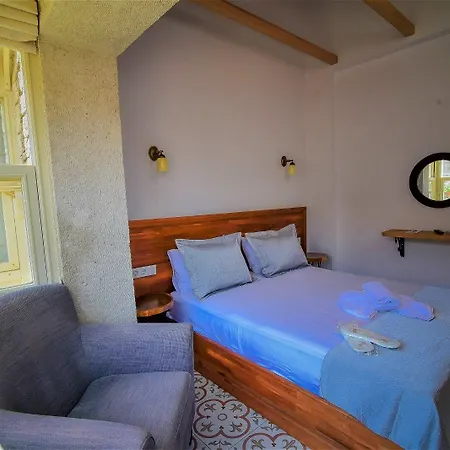 Micel Hotel 2*