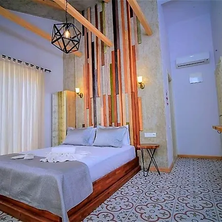 Micel Hotel 2*